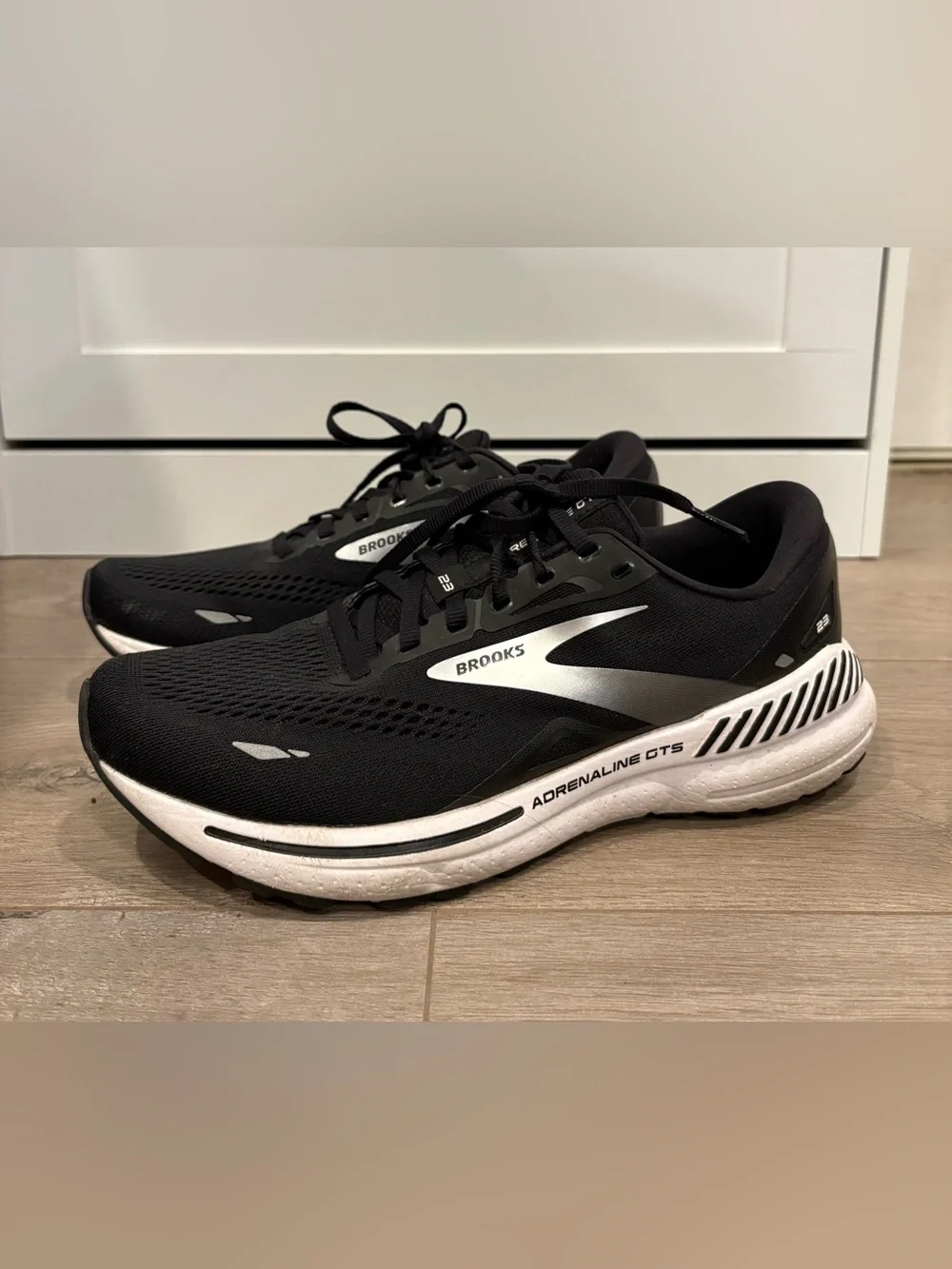 Brooks Adrenaline GTS 23 Womens Size 10B Black Athletic Running Shoes Sneakers